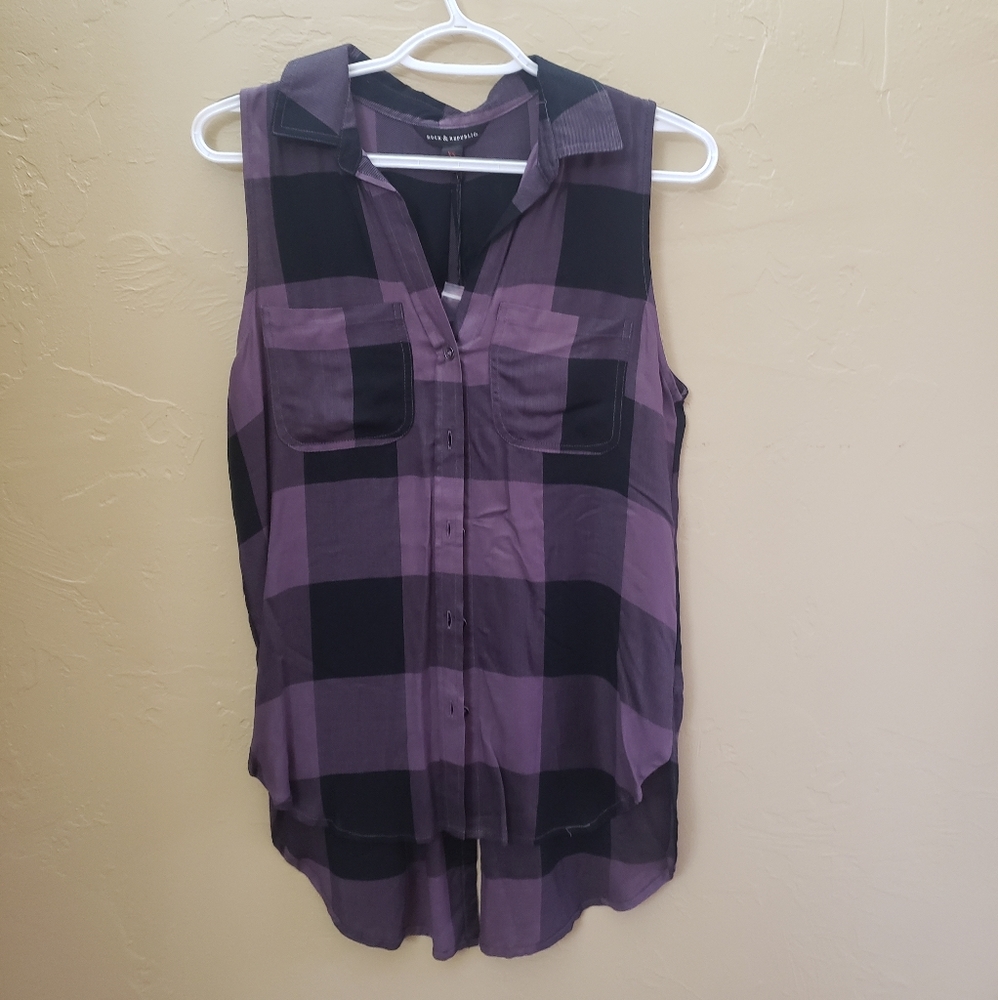 Sleeveless shirt